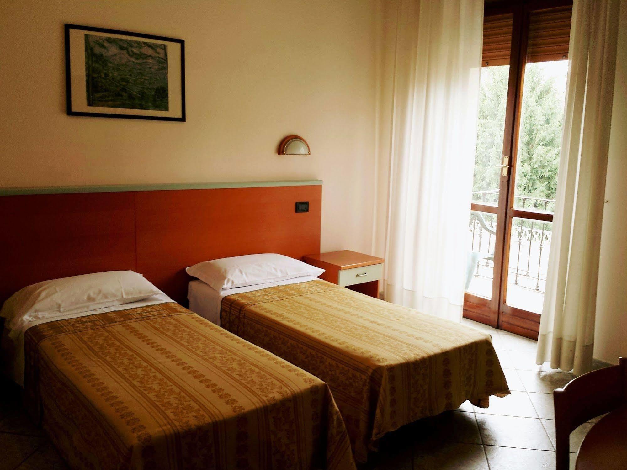 Hotel Eden Milaan Buitenkant foto