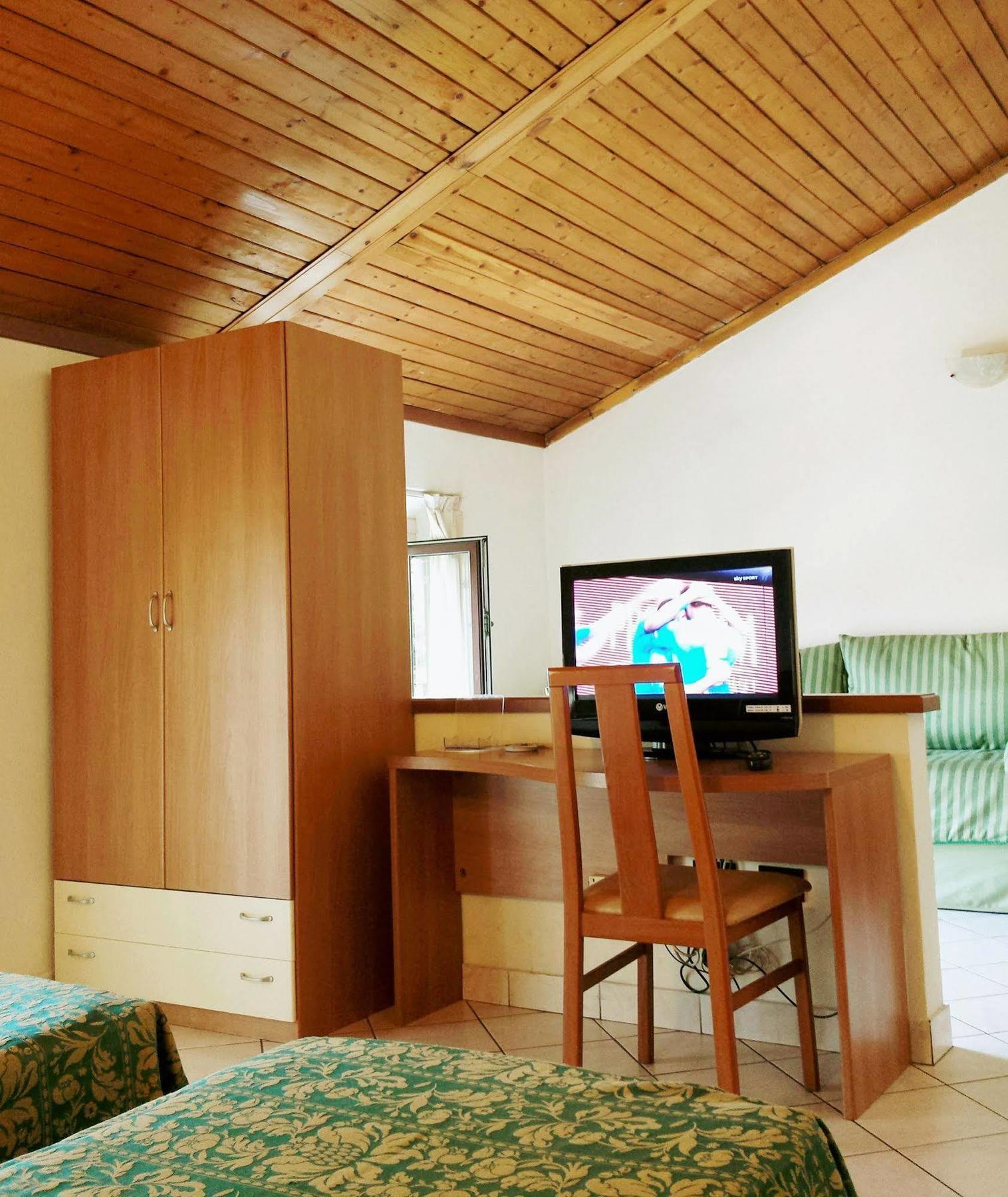 Hotel Eden Milaan Buitenkant foto